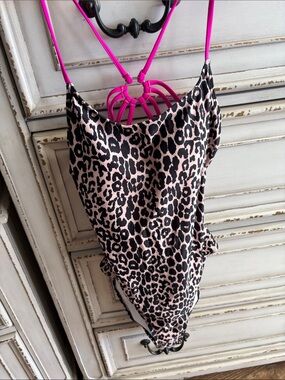 Cupshe Pink Leopard One-Piece Swimsuit with Hot Pink Strappy Back